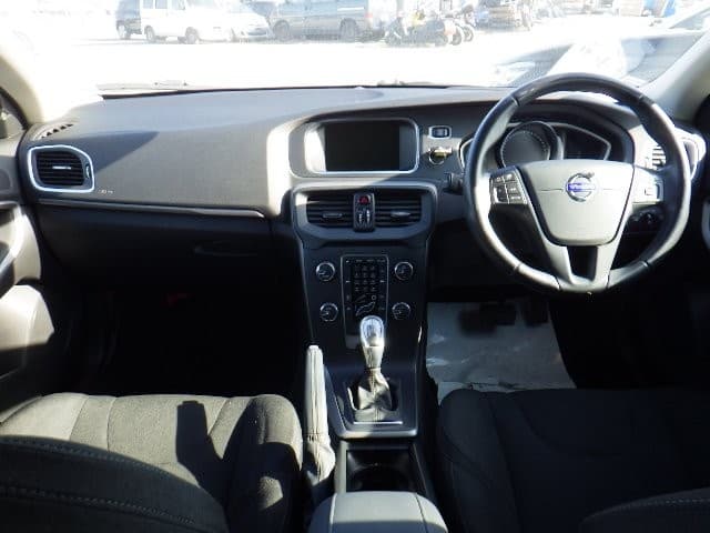 VOLVO V40 2013 3 thumbnail 15