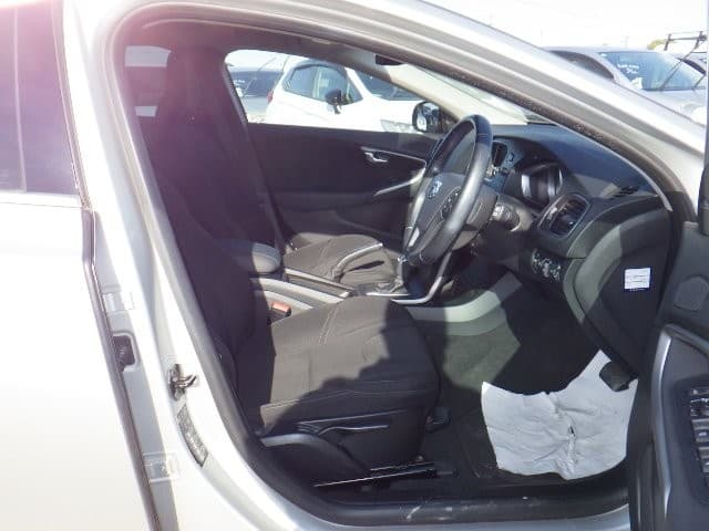 VOLVO V40 2013 3 thumbnail 17