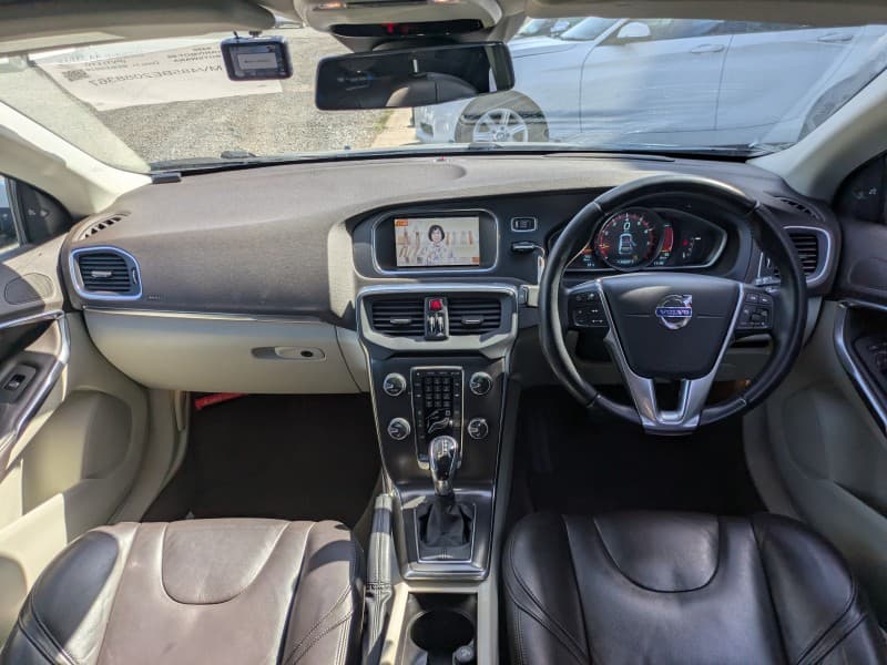 VOLVO V40 2013 9 thumbnail 8