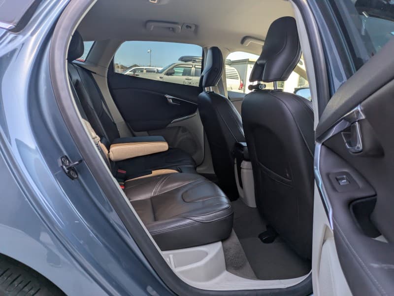 VOLVO V40 2013 9 thumbnail 10