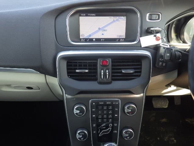 VOLVO V40 2014 3 thumbnail 19
