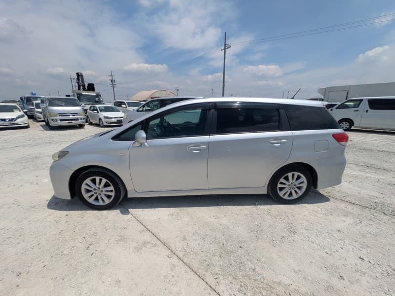 TOYOTA WISH 2009 7 thumbnail 17