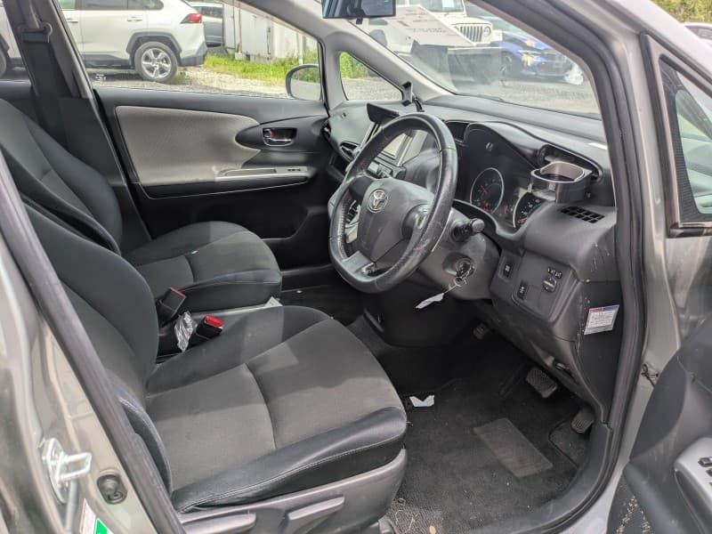TOYOTA WISH 2009 8 thumbnail 6