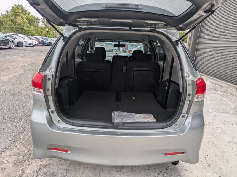 TOYOTA WISH 2009 8 thumbnail 8