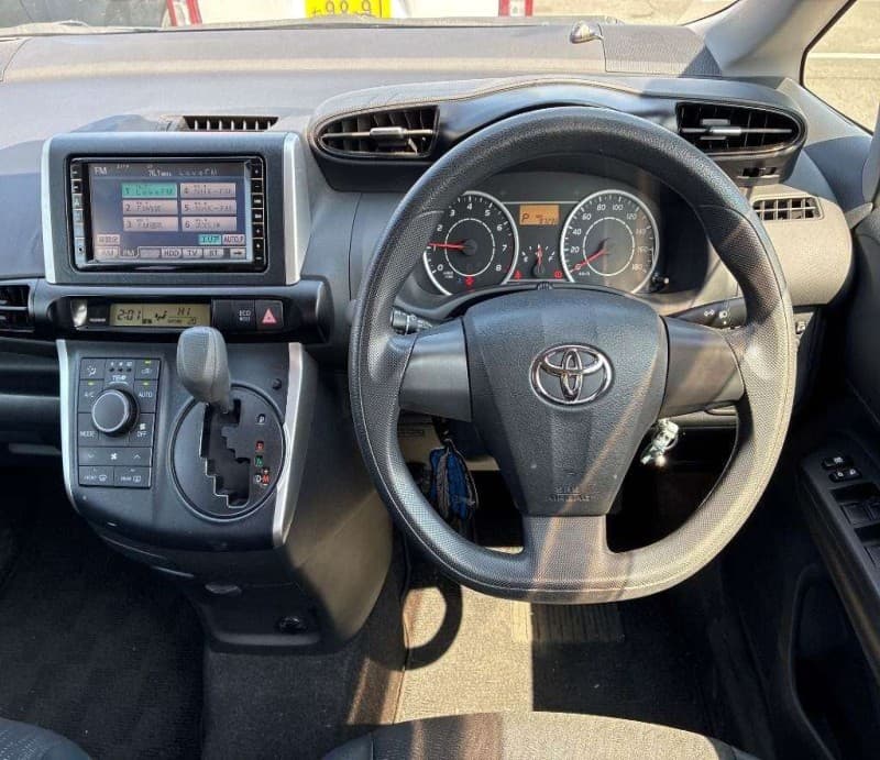 TOYOTA WISH 2009 7 thumbnail 8
