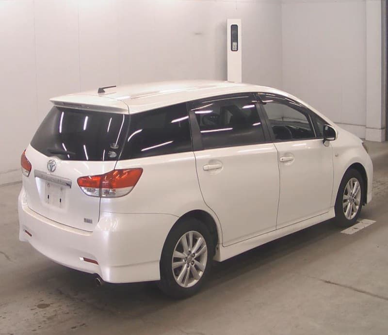 TOYOTA WISH 2009 10 thumbnail 3