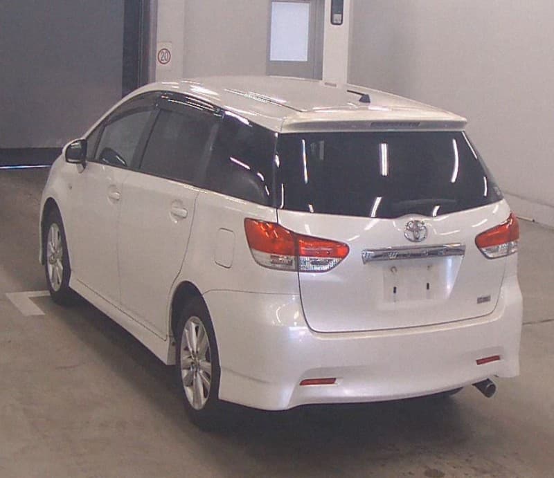 TOYOTA WISH 2009 10 thumbnail 4