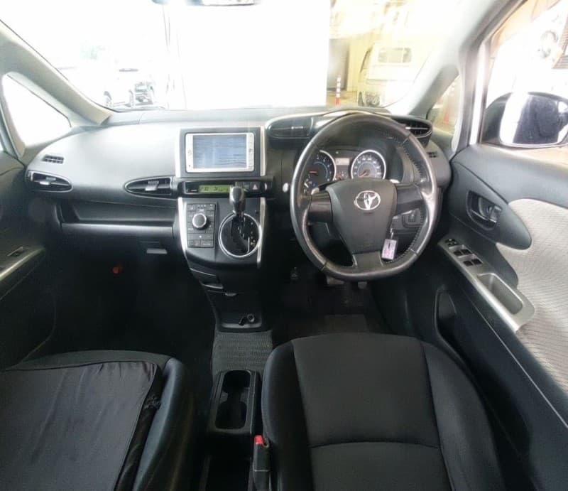 TOYOTA WISH 2009 10 thumbnail 5