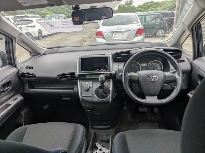 TOYOTA WISH 2009 11 thumbnail 5