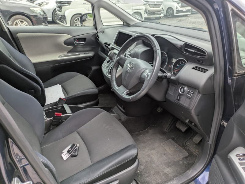 TOYOTA WISH 2009 11 thumbnail 6