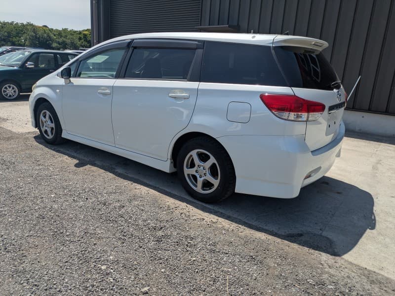 TOYOTA WISH 2009 12 thumbnail 3