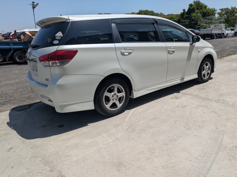 TOYOTA WISH 2009 12 thumbnail 4