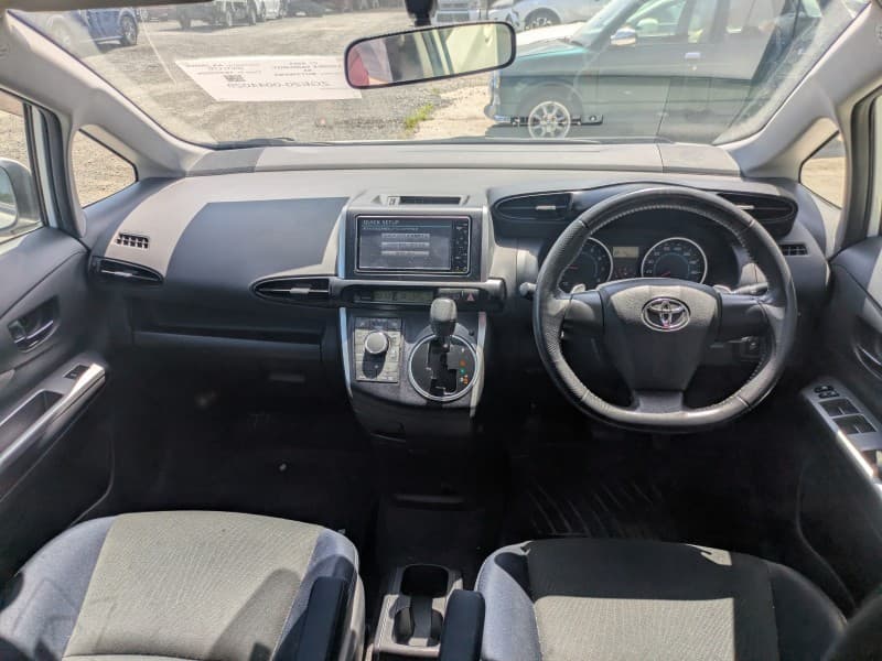 TOYOTA WISH 2009 12 thumbnail 5
