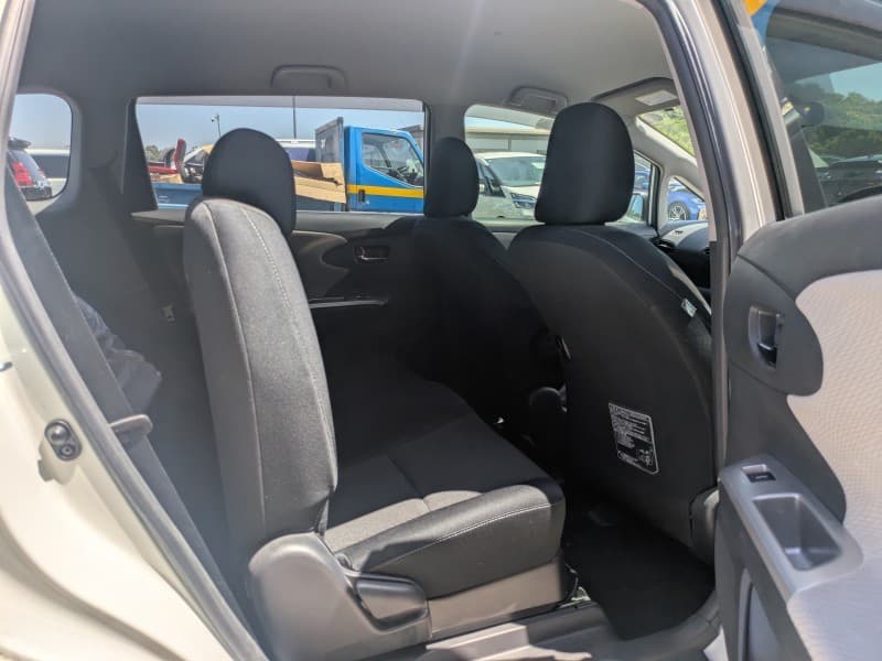 TOYOTA WISH 2009 12 thumbnail 7