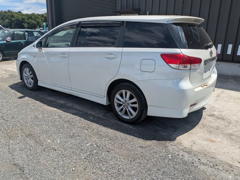 TOYOTA WISH 2010 3 thumbnail 3