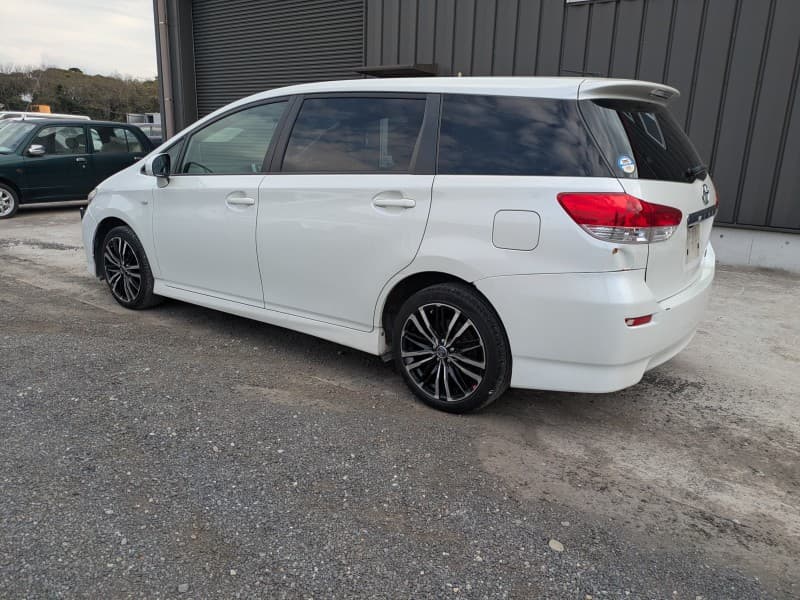 TOYOTA WISH 2010 4 thumbnail 6