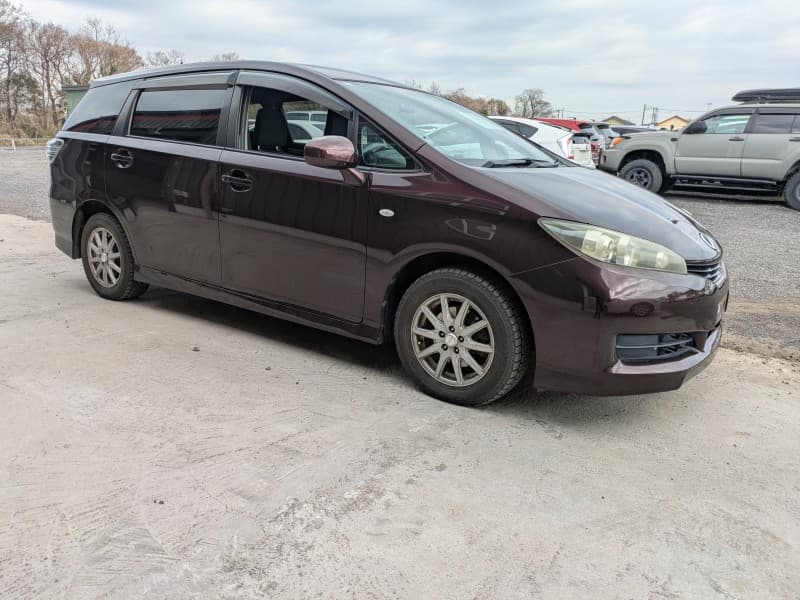 TOYOTA WISH 2010
