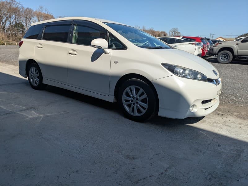 TOYOTA WISH 2011