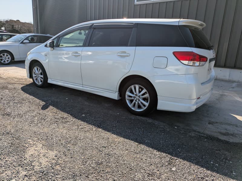 TOYOTA WISH 2011 3 thumbnail 6
