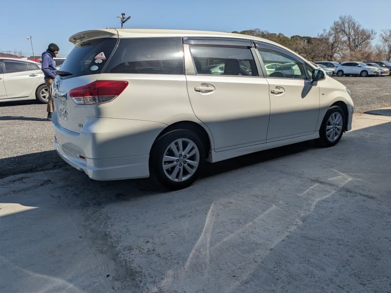 TOYOTA WISH 2011 3 thumbnail 7