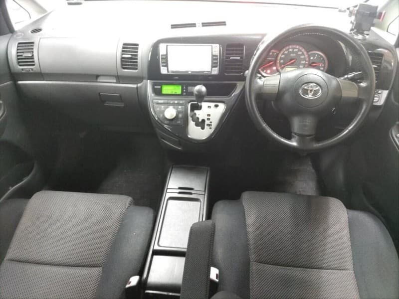 TOYOTA WISH 2005 11 thumbnail 5