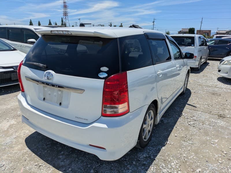 TOYOTA WISH 2005 10 thumbnail 4