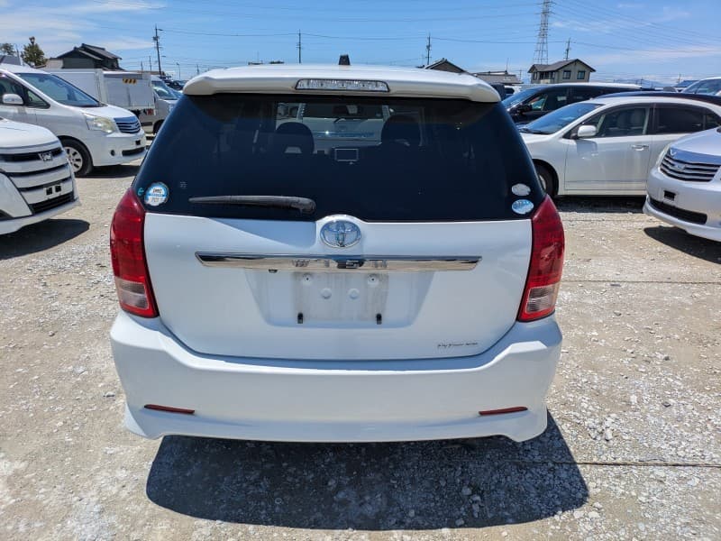 TOYOTA WISH 2005 10 thumbnail 5