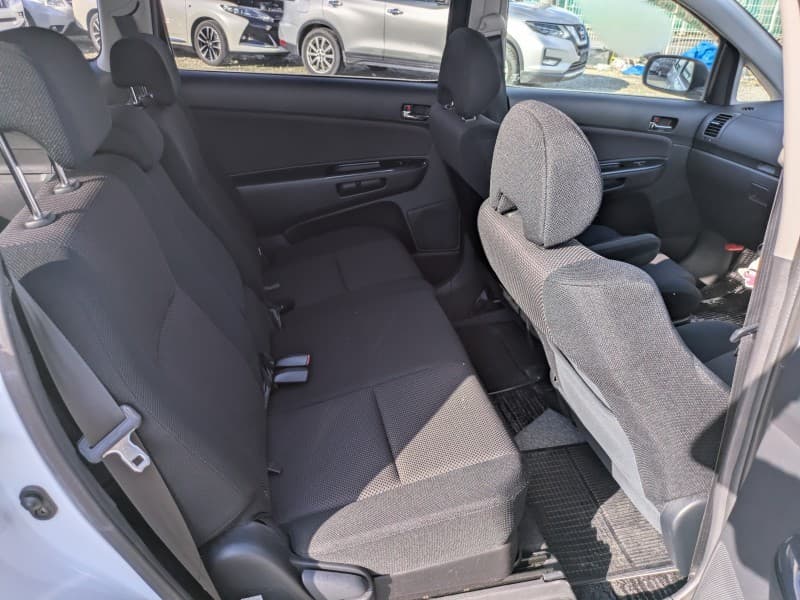 TOYOTA WISH 2006 1 thumbnail 14