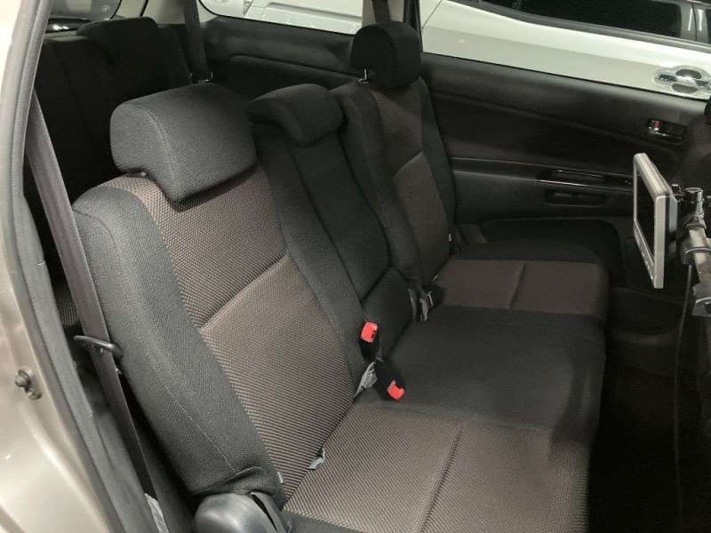 TOYOTA WISH 2006 3 thumbnail 7