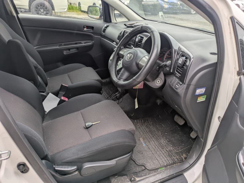 TOYOTA WISH 2006 11 thumbnail 6