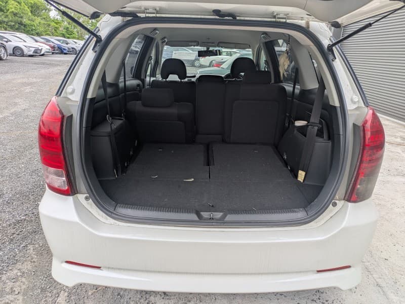 TOYOTA WISH 2006 11 thumbnail 8