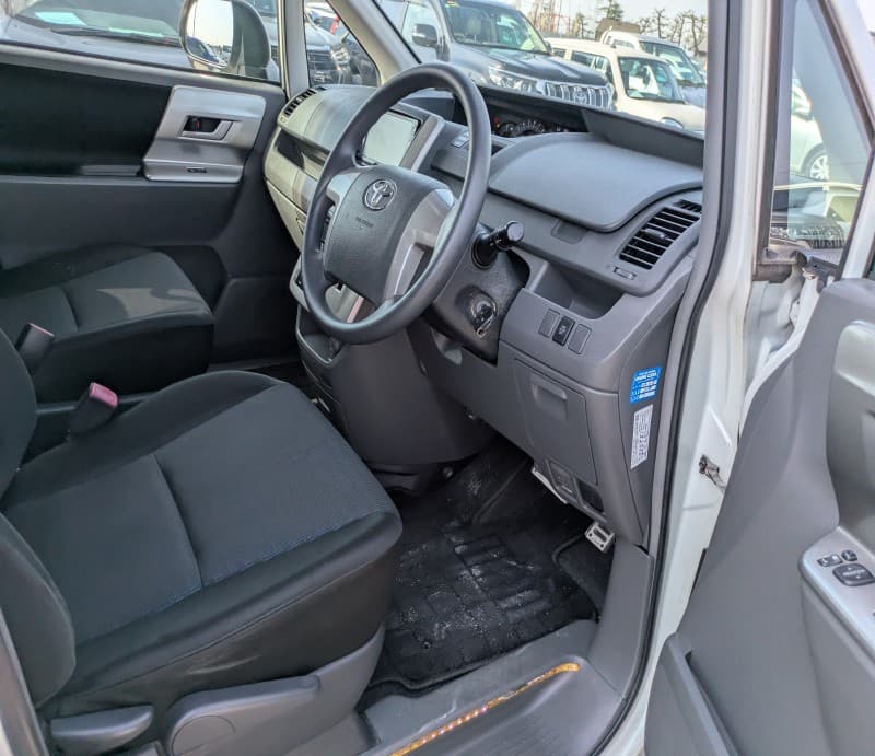 TOYOTA VOXY 2008 1 thumbnail 6