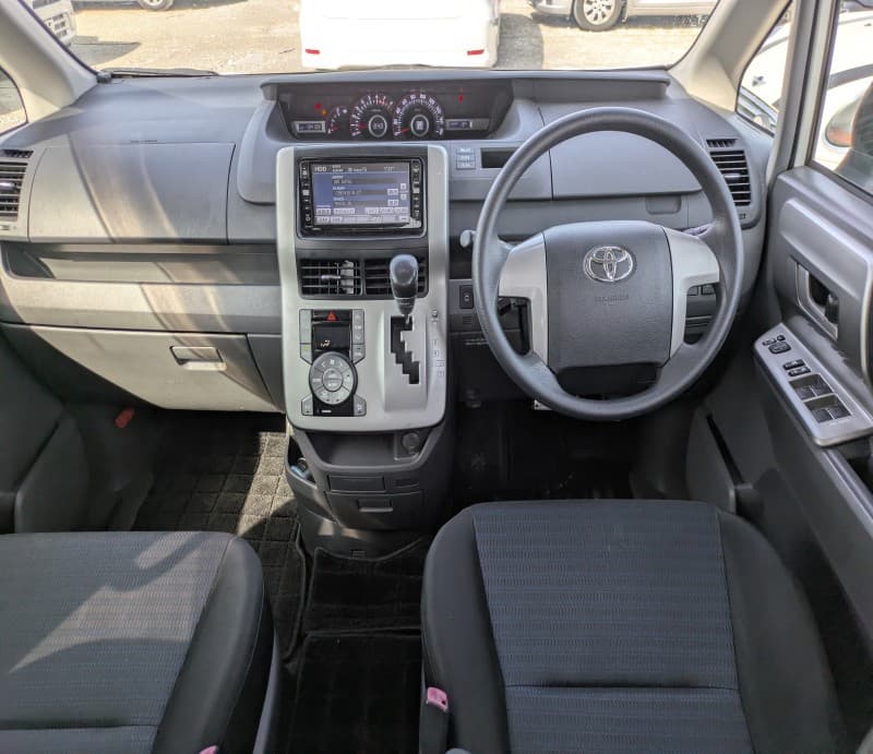 TOYOTA VOXY 2008 1 thumbnail 8