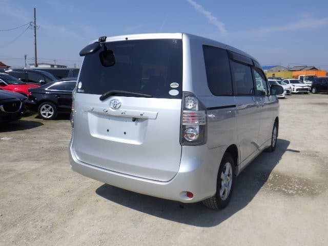 TOYOTA VOXY 2008 4 thumbnail 12