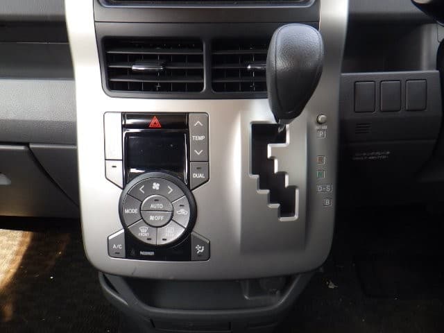 TOYOTA VOXY 2008 4 thumbnail 17
