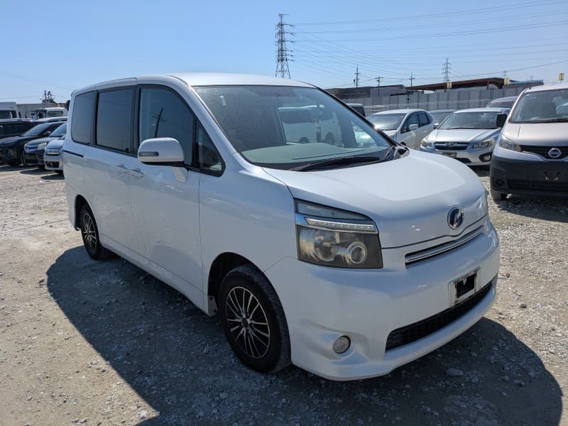 TOYOTA VOXY 2008