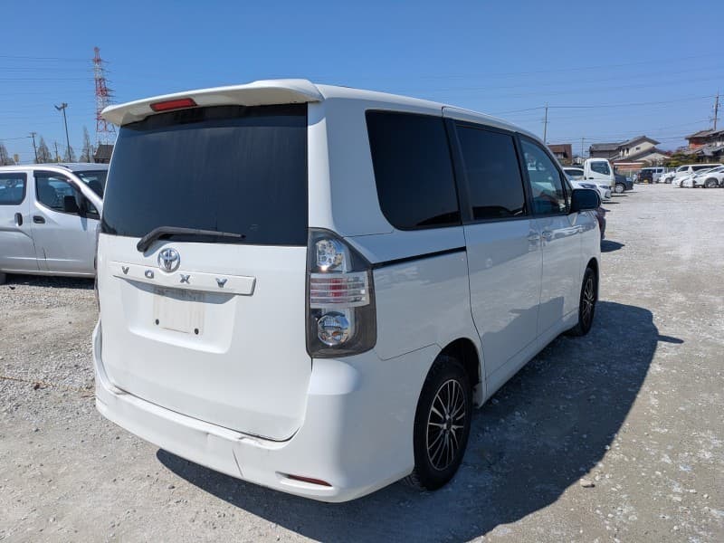 TOYOTA VOXY 2008 5 thumbnail 4