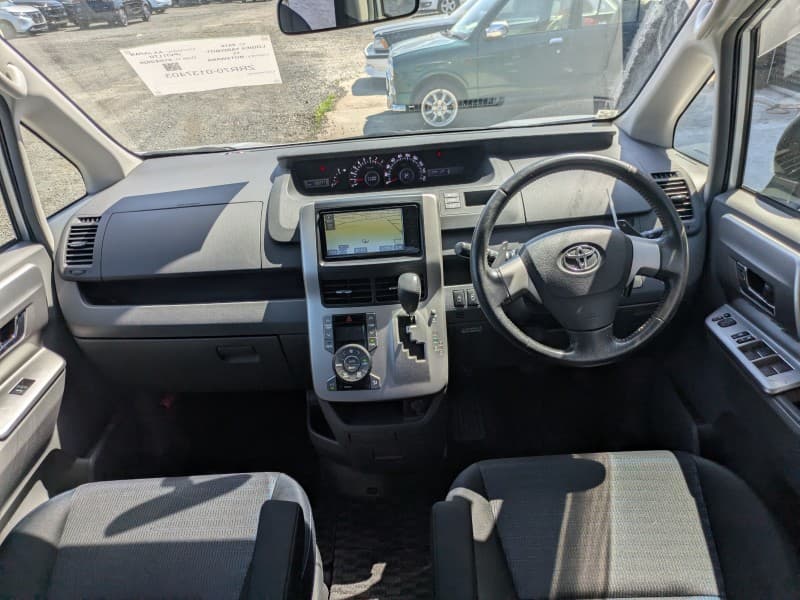 TOYOTA VOXY 2008 8 thumbnail 8