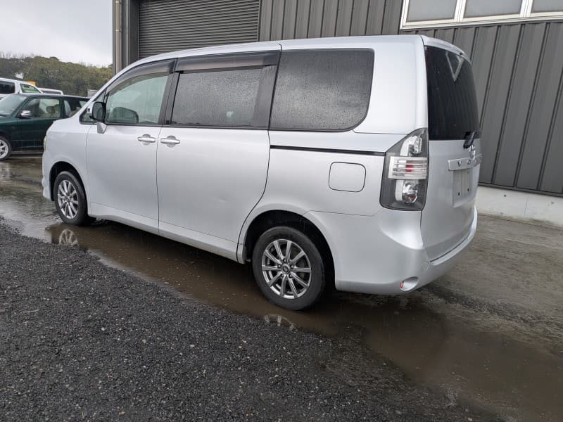 TOYOTA VOXY 2008 9 thumbnail 6