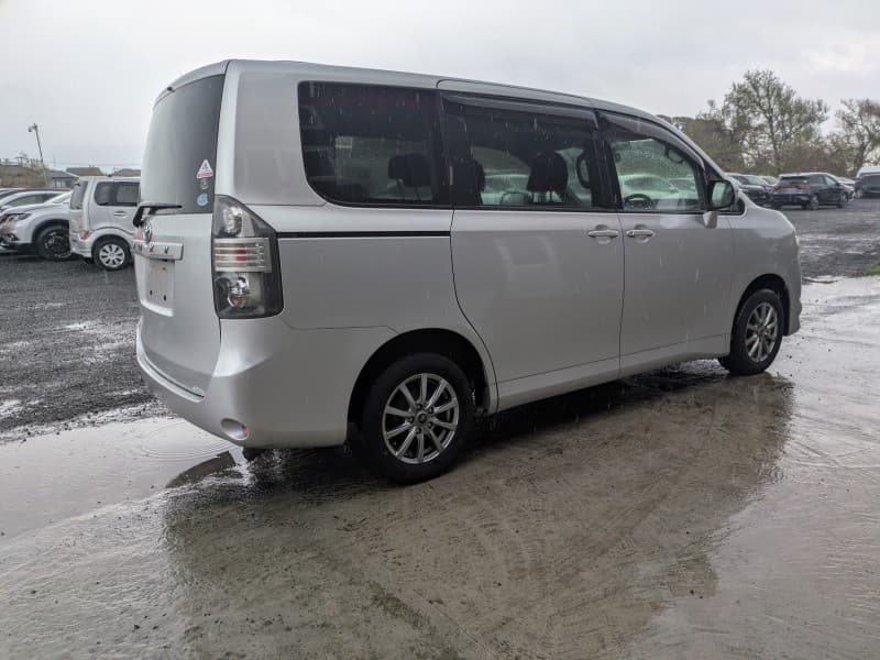 TOYOTA VOXY 2008 9 thumbnail 7