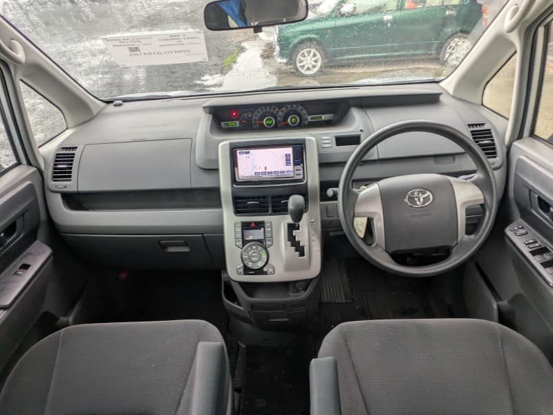 TOYOTA VOXY 2008 9 thumbnail 8