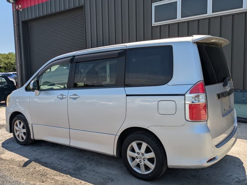 TOYOTA NOAH 2009 4 thumbnail 3