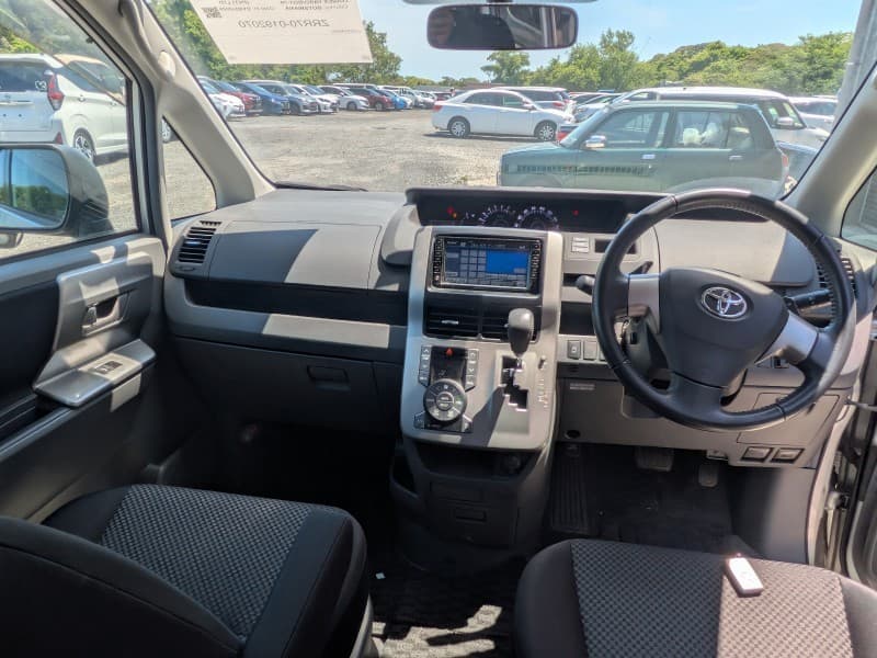 TOYOTA NOAH 2009 4 thumbnail 5