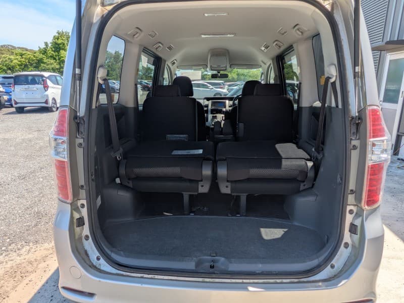 TOYOTA NOAH 2009 4 thumbnail 8