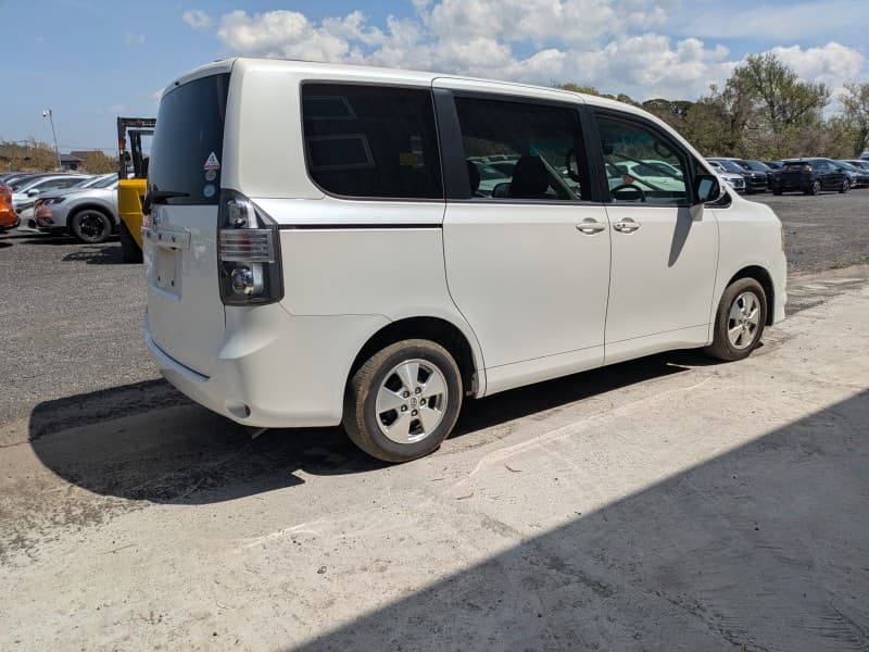 TOYOTA VOXY 2009 3 thumbnail 7