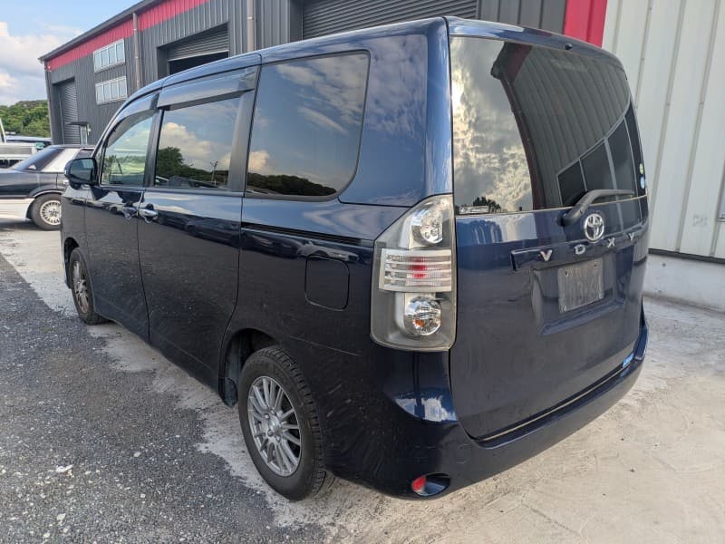 TOYOTA VOXY 2009 6 thumbnail 3