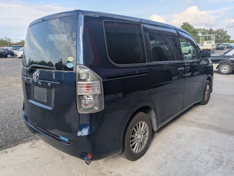 TOYOTA VOXY 2009 6 thumbnail 4
