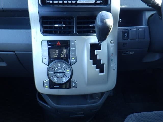 TOYOTA NOAH 2009 6 thumbnail 12