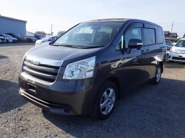 TOYOTA NOAH 2009 6 thumbnail 2