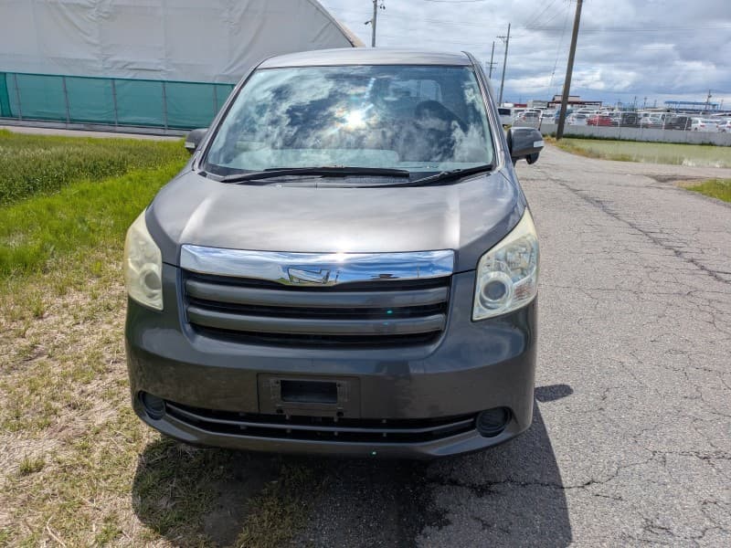 TOYOTA NOAH 2009 9 thumbnail 2